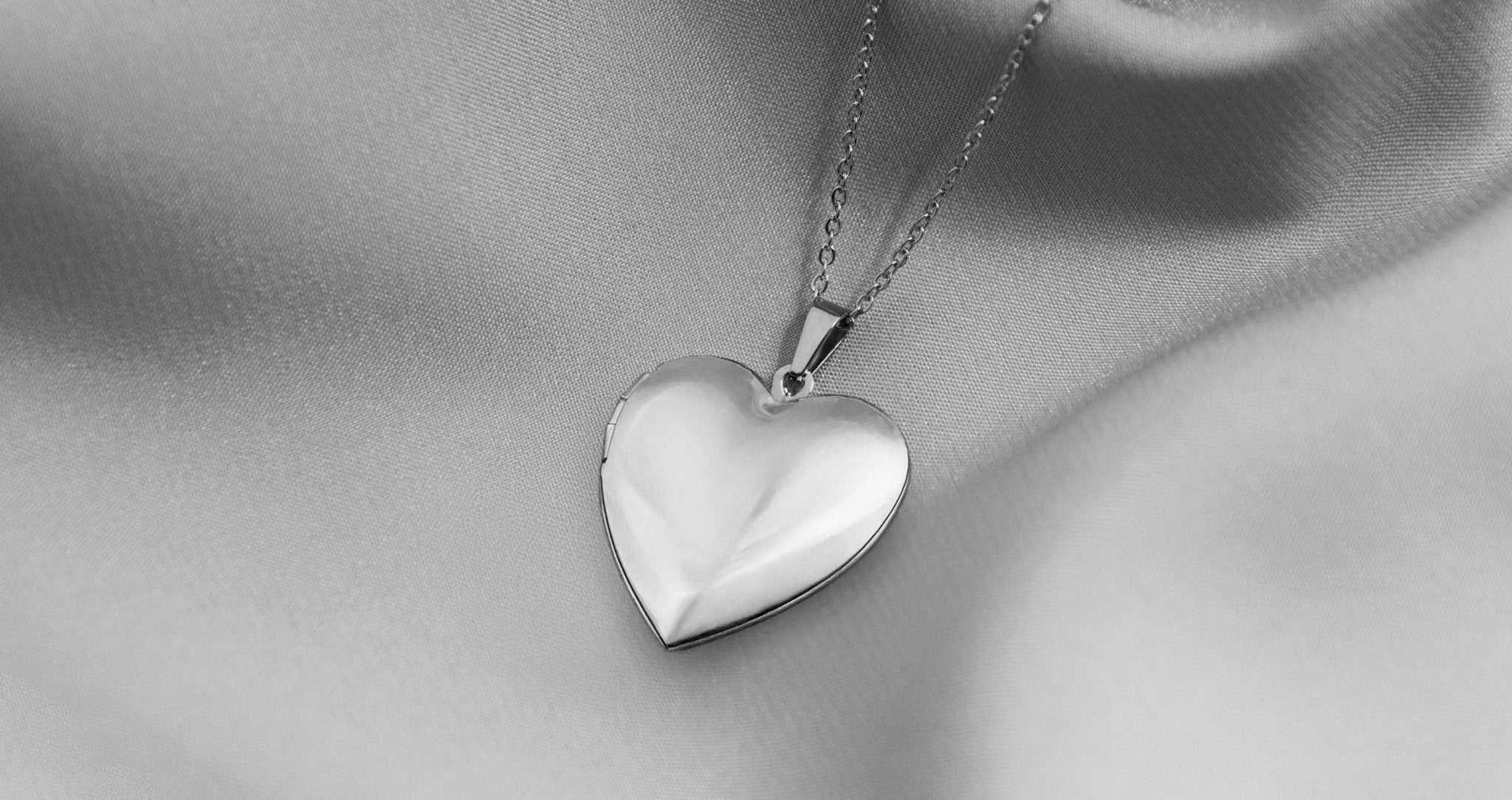 HEART LOCKET - MILA CANTES